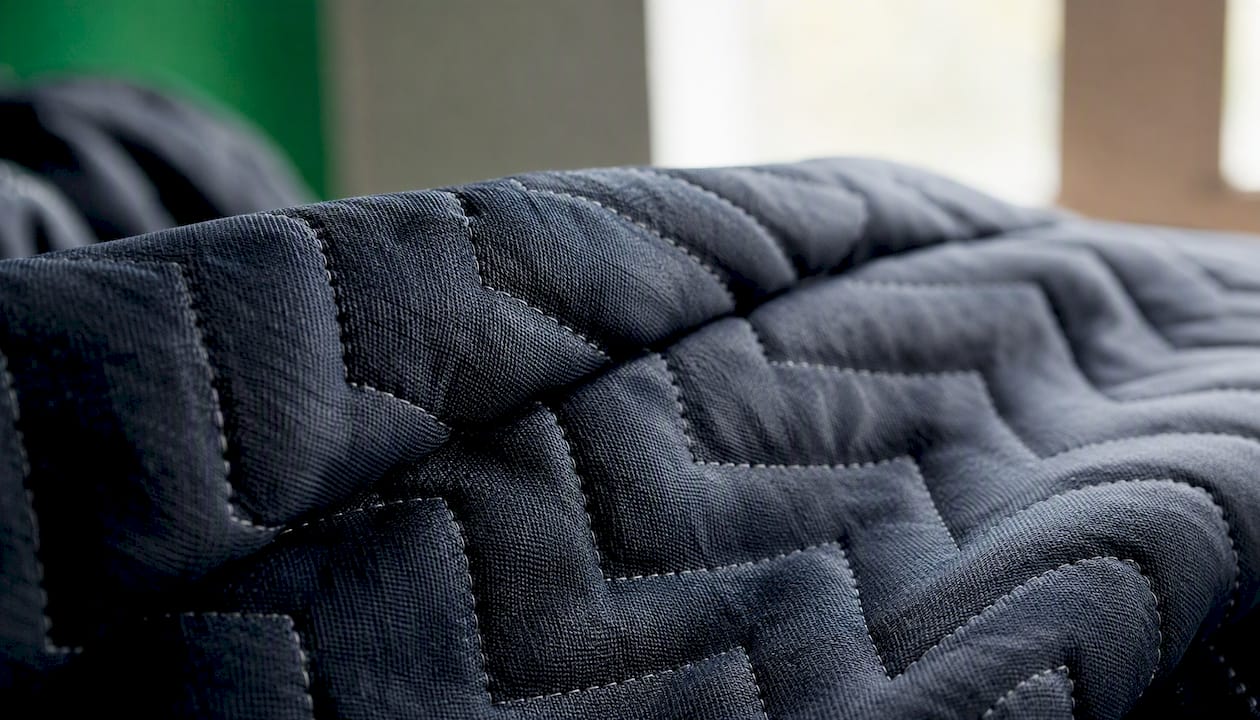 Quilted cotton-polyester moving blanket detail