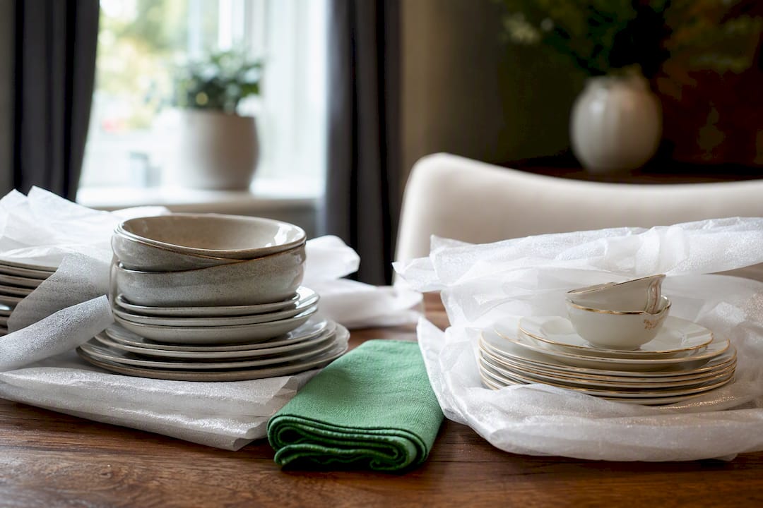Separated stoneware and bone china for packing